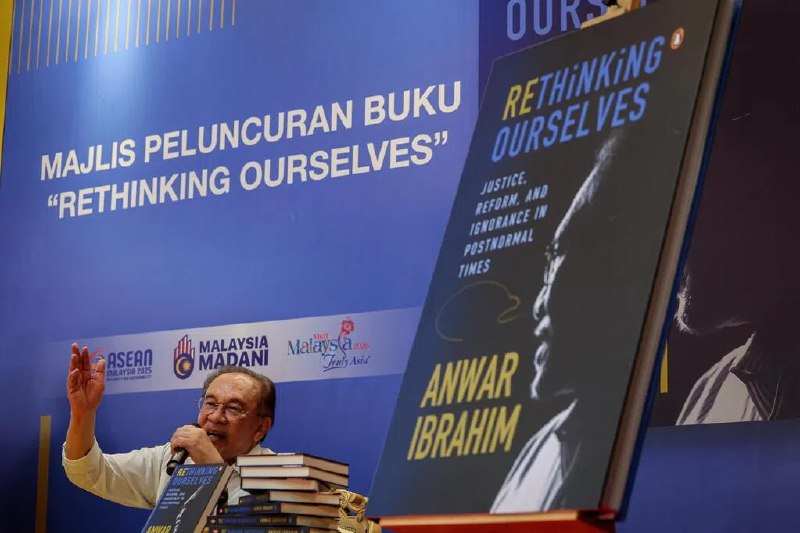 安华新作《重思我们》版税悉数捐出马来西亚首相安华星期天（12月8日）推出第二本著作《重思我们：后常态时代的正义、改革与无知》，并将版税全数捐助贫穷与弱势学生
