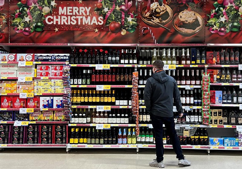 世卫吁在欧洲酒精饮料标注癌症警告标签世界卫生组织星期五（2月14日）公布的最新调查报告显示，整个欧洲对酒精与癌症之间的联系缺乏认识，这一现象令人担忧