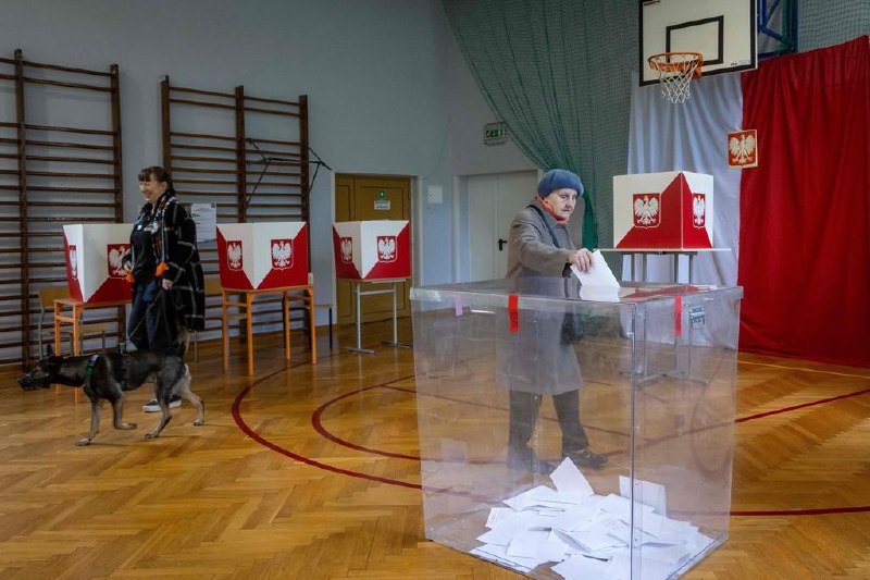 波兰总统选举或重塑对欧路线波兰星期天（5月18日）举行总统选举，在俄乌战争持续、欧洲民粹势力崛起之际，这场选举被视为对国家未来政治走向的关键抉择