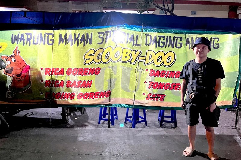 印尼雅加达禁止出售猫狗蝙蝠肉印度尼西亚首都雅加达星期二（11月25日）宣布，全面禁止出售和使用狗肉、猫肉和蝙蝠肉，以防止狂犬病传播