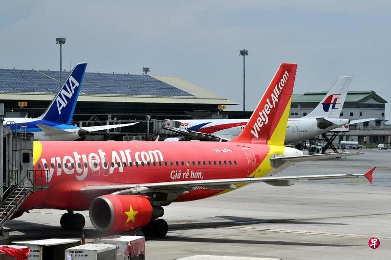 越南飞曼谷航班传“诈弹”威胁一架从越南飞往泰国的客机传出炸弹威胁，但当局检查后并未发现爆炸物，一名涉案的波兰籍女乘客被捕