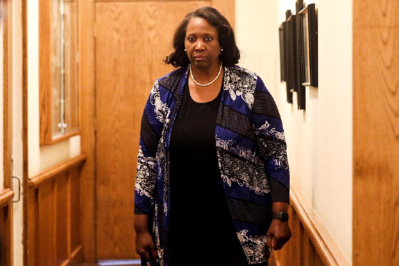 美联储库克起诉特朗普免职决定美联储理事库克星期四提起诉讼，挑战总统特朗普以涉嫌住房抵押贷款欺诈为由解雇她的决定