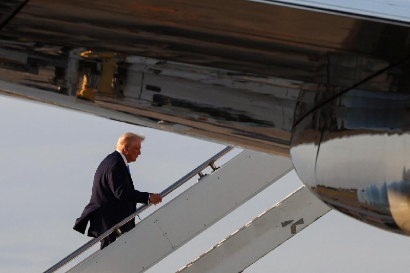 特朗普关税大棒落下 亚太股市下挫美元飙升美国总统特朗普在过去的周末宣布多项关税措施，进一步加剧全球市场的不安情绪