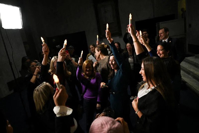 美国参议院一致通过公开爱泼斯坦档案法案美国参议院星期二（11月18日）傍晚一致通过一项法案，要求司法部公开已故性罪犯爱泼斯坦的全部档案