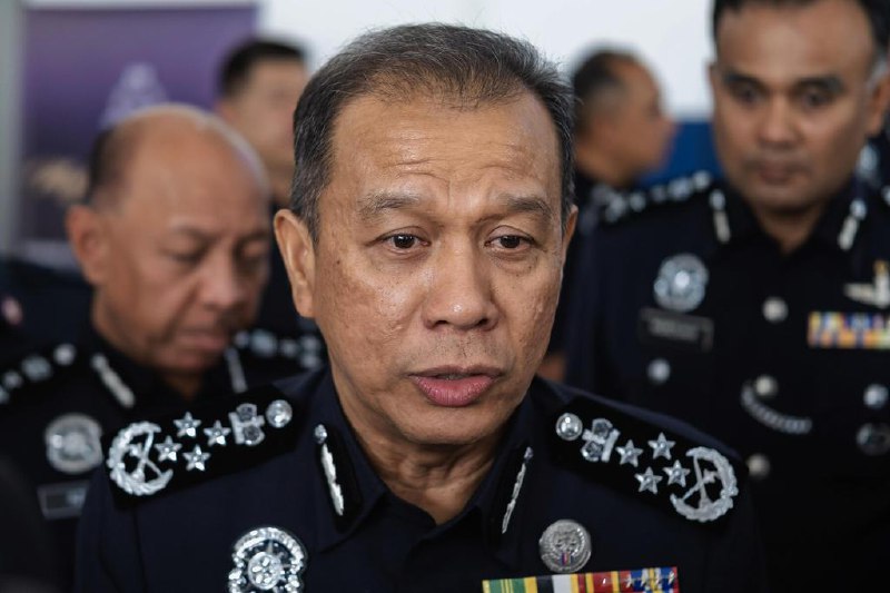 马国警方加强政要安保日前发生精神失常女子试图接近霹雳苏丹事件后，马来西亚警方下令所有负责保护马来统治者与政要的安全人员，必须参加特别课程，以提升执勤时的警戒水平