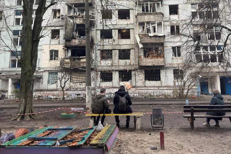 乌克兰寻求类似北约的美国保护机制美国就结束俄乌战争提出的28点和平计划引发偏向俄罗斯利益的争议，乌克兰及其欧洲盟友随即提出反建议