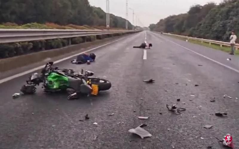 下午察：被流量吞噬的网红女骑士风驰电擎的速度，呼啸而过的轰鸣，性感的美女配上狂野的摩托，这个网红中的王炸组合，一度是中国短视频平台中的流量大户