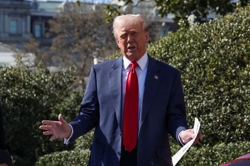 特朗普威胁向欧盟国家的酒精饮品征收200%关税美国总统特朗普说，若欧盟不取消对美国威士忌的关税，美国将对来自所有来自欧盟国家的葡萄酒，以及其他酒类饮品，加征200%关税