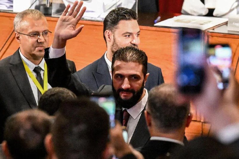 叙利亚外长：叙总统11月初将访问白宫叙利亚外交部长希巴尼星期天（11月2日）证实，总统沙拉将在11月初访问白宫，讨论叙利亚重建问题