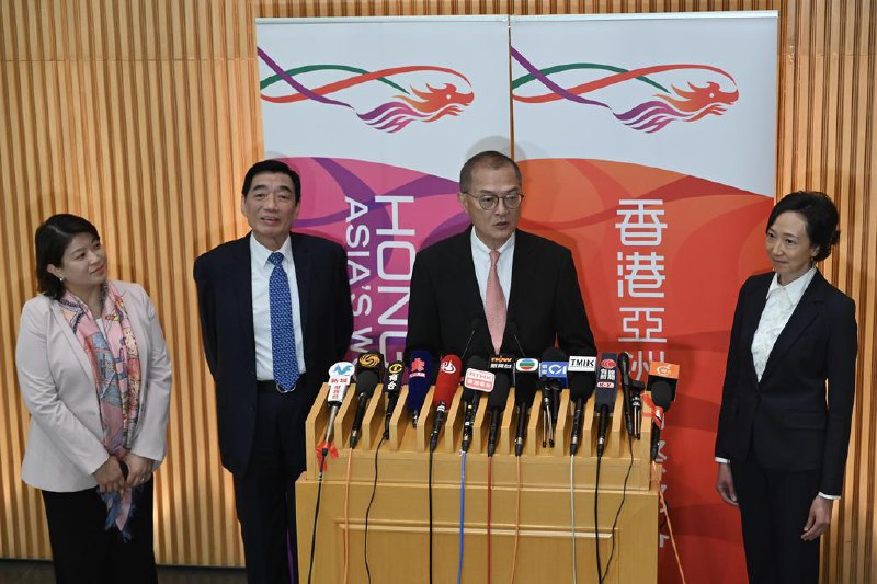 港医务局副局长李夏茵下月出任香港医管局行政总裁香港医务卫生局副局长李夏茵将于8月1日起，接任香港医院管理局行政总裁