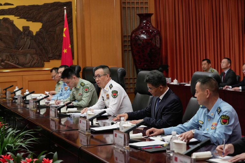 下午察：福建舰电磁弹射震美国？中国海军星期一（9月22日）公布一段视频，歼-15T、歼-35和空警-600三型舰载机在中国第三艘航空母舰“福建舰”上，首次成功完成弹射起飞和着舰训练