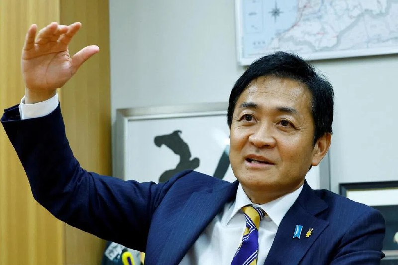 日本三反对党党魁开会 探讨推出统一首相候选人不到一年前，因为婚外情丑闻而差点失去日本国民民主党党魁职位的玉木雄一郎，如今却成为后市看涨的新首相人选