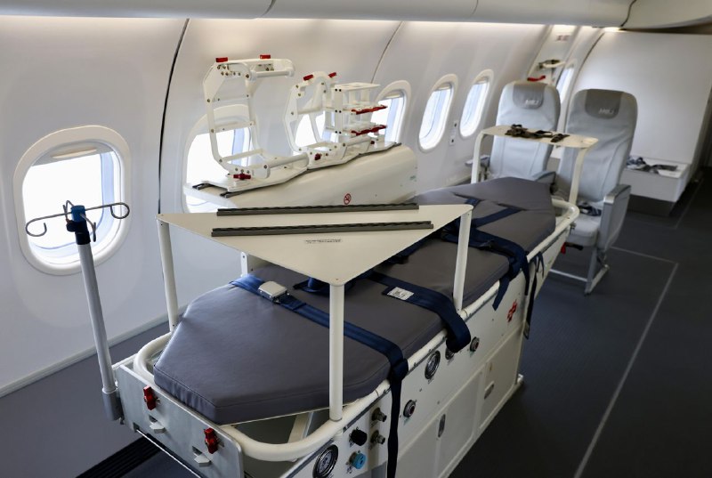 中国首架C909医疗机交付中国商飞交付首架C909医疗机，这标志着中国国产商用飞机系列化发展实现新拓展