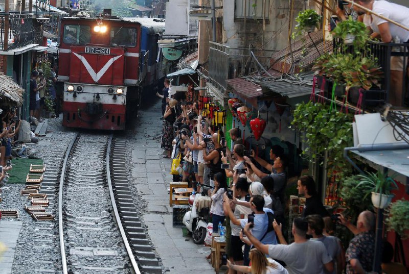 越南河内禁止“火车街”旅游越南河内旅游部门禁止旅行社组织“火车街”旅游活动