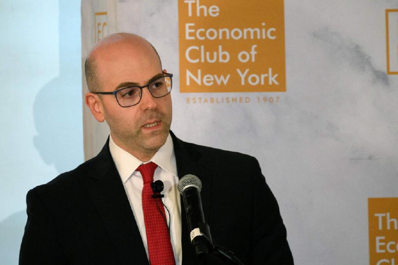 美联储新理事米兰呼吁分几次大幅降息0.5百分点美国总统特朗普新委任的美国联邦储备局理事米兰（Stephen Miran）周四接受媒体访问时说，如果美联储不尽快降低利率，美国经济将可能受损