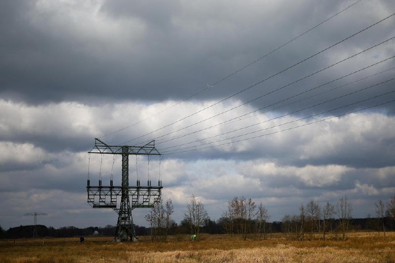 德国电塔疑遭纵火5万户家庭停电 不排除政治动机德国两座电塔疑遭人纵火，导致柏林约5万户家庭停电，当局不排除有政治动机