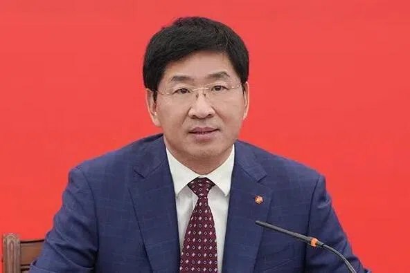 广西人大常委会原副主任周家斌被提起公诉涉嫌受贿的中国广西人大常委会原副主任周家斌被提起公诉，官方曾指周家斌结交政治骗子，在干部选拔任用工作中任人唯亲