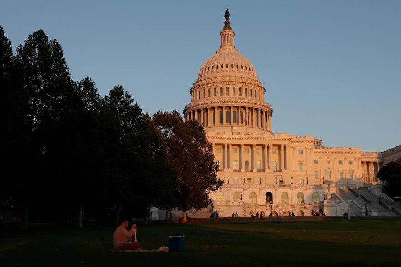 参院两党议员抨击五角大楼未通报国安事务情况美国参议院跨党派议员猛烈抨击五角大楼未就国家安全事务向他们通报情况，并指责战争部高级官员似乎在破坏总统特朗普的政策，两党罕见共同表达对特朗普政府的不满