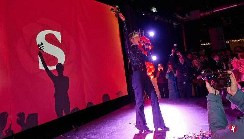 冰岛社会民主联盟成为议会第一大党冰岛议会选举结果于星期天（12月1日）揭晓，在野党社会民主联盟获得15个议席，成为议会第一大党