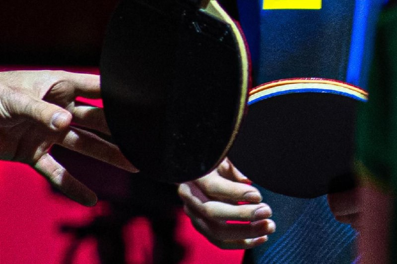 王楚钦球拍赛前检测受损 国际乒联将深入调查原因中国乒乓球选手王楚钦的球拍在多哈世乒赛赛前检测环节受损，国际乒联与中国乒协就此举行特别会议沟通，并表示将继续深入调查球拍受损原因