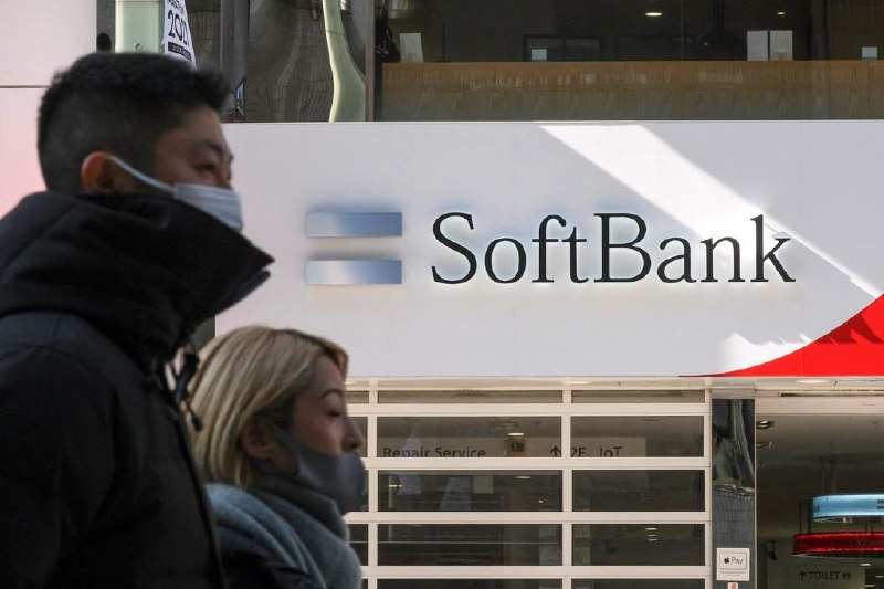 软银战略布局AI赛道 四年来首次取得年度盈利软银集团（SoftBank Group Corp）星期二（5月13日）发布业绩显示，截至今年3月底的2024财年第四季度净利跃升124%，达到5172亿日元（约45.6亿新元），全年净利也较上年同期由亏转盈，报1.15万亿日元，是四年来首次取得年度盈利