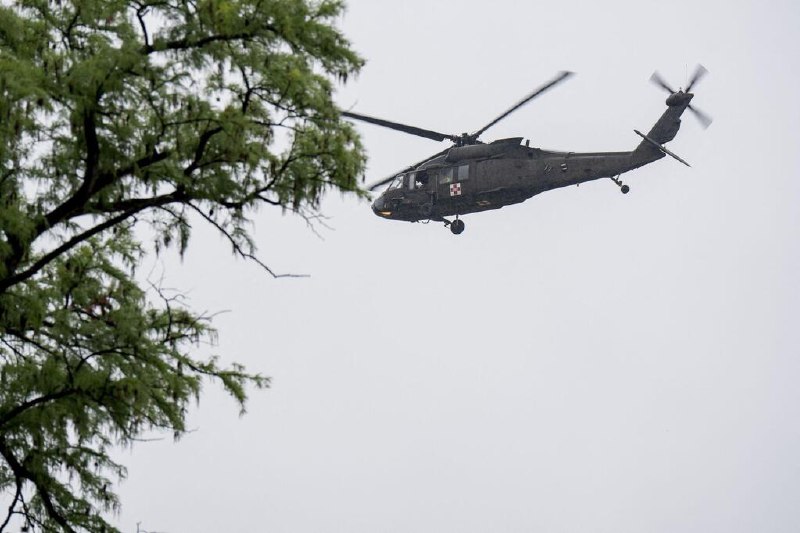 直升机坠华盛顿州 美军证实特种部队四人员殉职美国陆军确认，一架MH-60“黑鹰”直升机日前在华盛顿州刘易斯－麦科德联合基地附近坠毁，事故造成四名士兵殉职