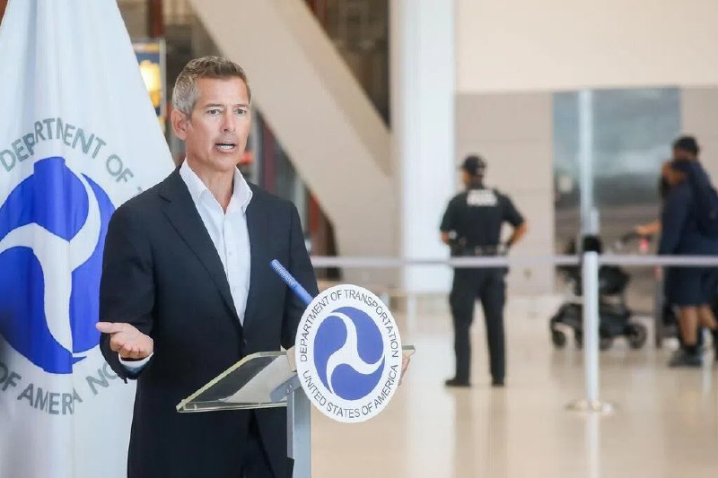 美国政府停摆期间 持续缺勤空管员或被开除美国交通部长达菲星期四（10月9日）警告，在联邦政府关门期间屡次缺勤的空中交通管制员可能被开除