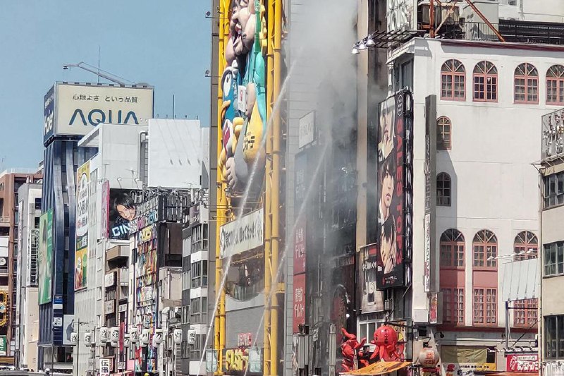 日本大阪商业区发生火患 致两消防员死四人伤日本大阪旅游区发生火患，造成两名消防员死亡，另有四人受伤