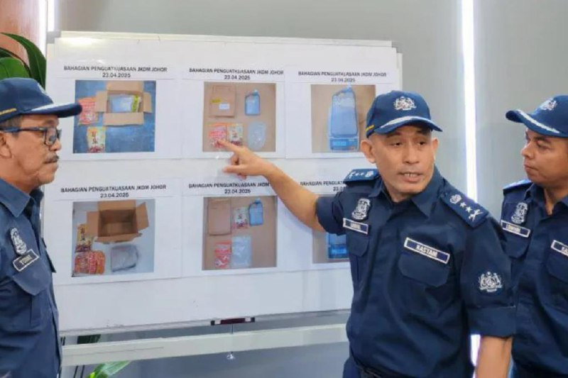 伪装为包装零食跨国快邮 柔佛关税局起获29万元吗啡贩毒集团以包装零食为幌子，利用快邮递送中心跨国贩售毒品，马来西亚柔佛州关税局今年4月在新山一带快邮递送中心破获一起跨国毒品走私案，在其中两箱以包装零食覆盖的包裹中，起获总值近百万令吉的吗啡