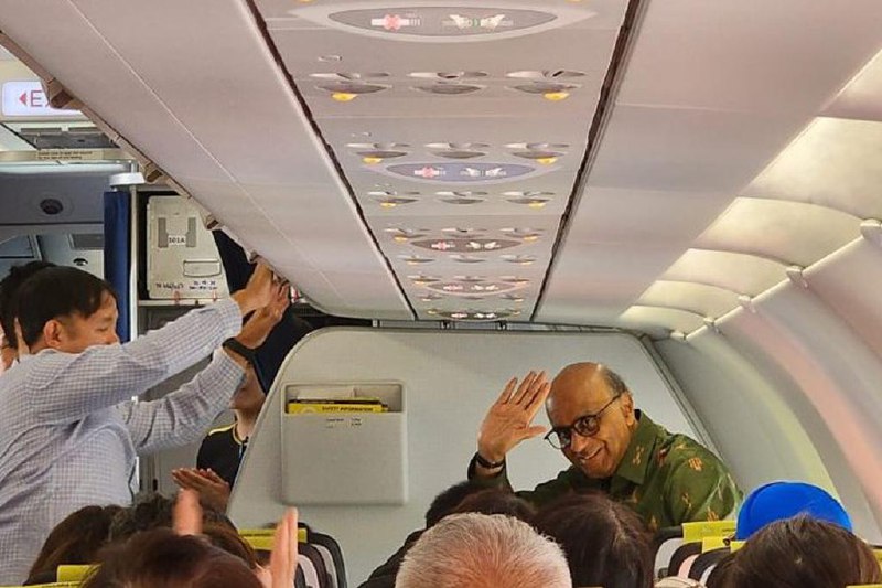 尚达曼结束怡保访问 乘廉航返新获乘客掌声新加坡总统尚达曼乘坐廉航酷航的班机从怡保返回新加坡时，受到机上乘客鼓掌欢迎，他也亲切地起身跟大家挥手打招呼