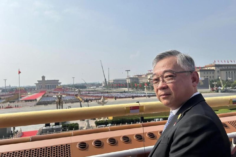 出席“九三”大阅兵 颜金勇：须铭记历史也应着眼未来在北京出席“九三”大阅兵的副总理兼贸工部长颜金勇强调，我们必须铭记历史、勿忘战争代价，但同时也应着眼未来而不被历史束缚