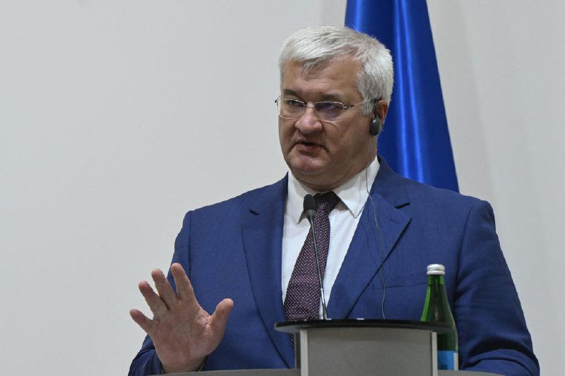 乌撤离滞留俄格边境数十名公民 指责俄国以驱逐为武器（基辅讯）乌克兰政府星期六（7月19日）说，当局已撤离43名近期被俄罗斯驱逐出境的乌克兰公民，他们被关押在格鲁吉亚，拘留条件相当恶劣