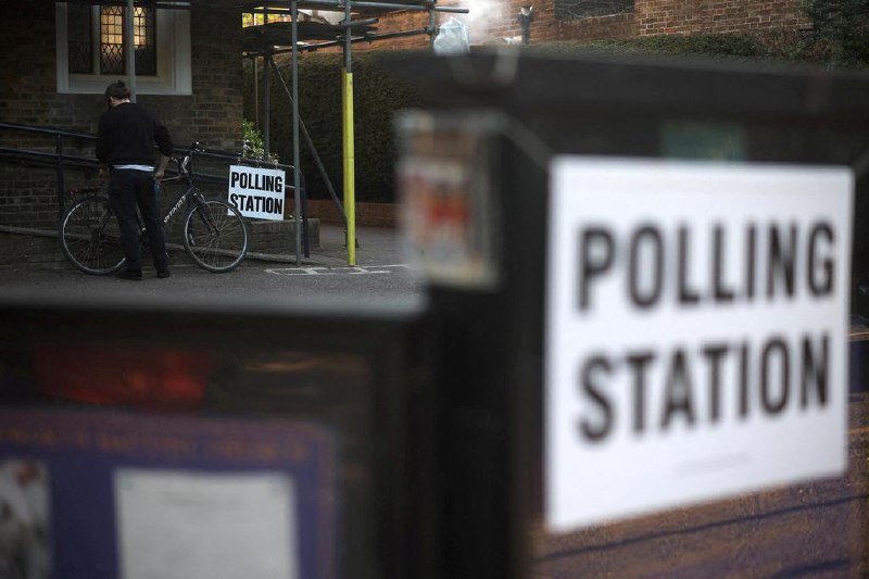 英国拟赋予16岁和17岁青少年选举投票权英国政府计划对国家民主制度实行重大改革，赋予16岁和17岁青少年在英国所有选举中的投票权