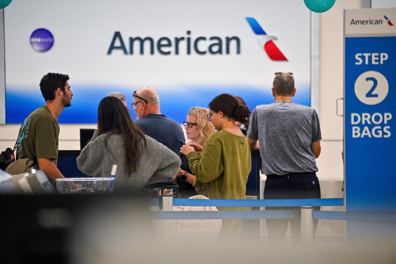 美国航空因技术问题停飞一小时 数千人受影响圣诞节前夕正值旅游旺季，但美国航空因技术问题而短暂停飞航班，导致数千名乘客受影响