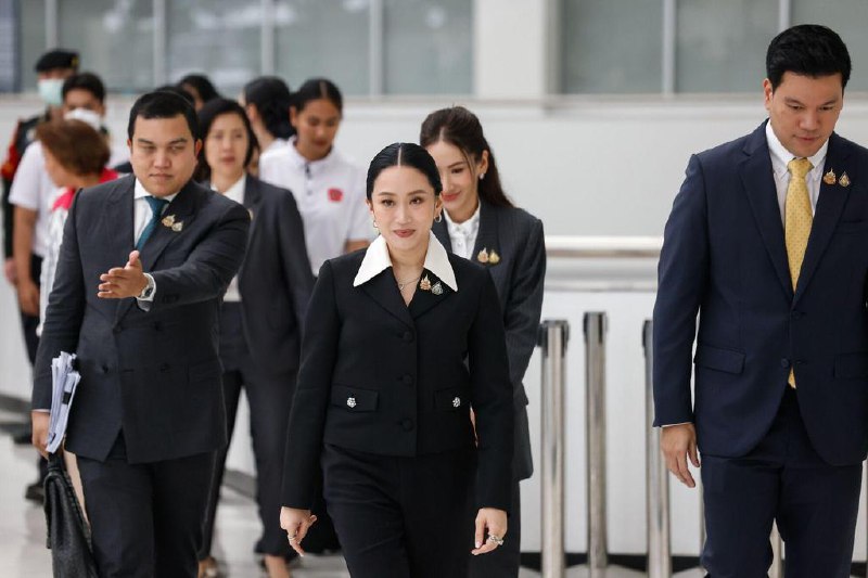 泰国宪法法院下午宣布佩通坦违宪案裁决泰国首相佩通坦因泰柬边境争端引发的“通话门”事件面对违宪指控，泰国宪法法院将于星期五（8月29日）下午3时（新加坡时间星期五下午4时）左右宣布裁决