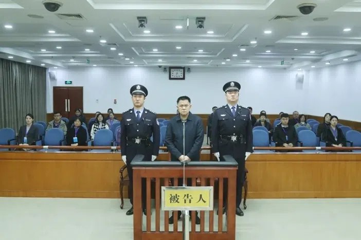 新华保险原董事长李全贪污受贿被判死缓中国官方通报，中国国有控股上市寿险公司、新华人寿保险原董事长李全涉贪污受贿，一审被判死缓