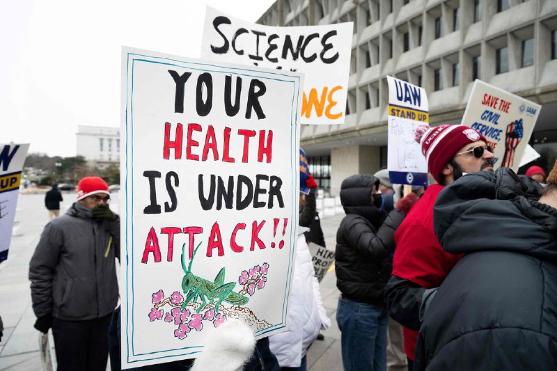 约1900名美家联名谴责特朗普政府破坏科学事业美国科学家联名公开谴责特朗普政府破坏科学事业，要求特朗普政府“停止对美国科学事业的全面攻击”