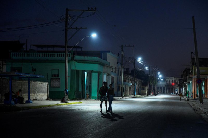 古巴全国停电两天后恢复供电 尚难满足所有日常需求古巴国家电网在全国大停电两天后重新连接电力，首都哈瓦那大部分地区恢复电力供应