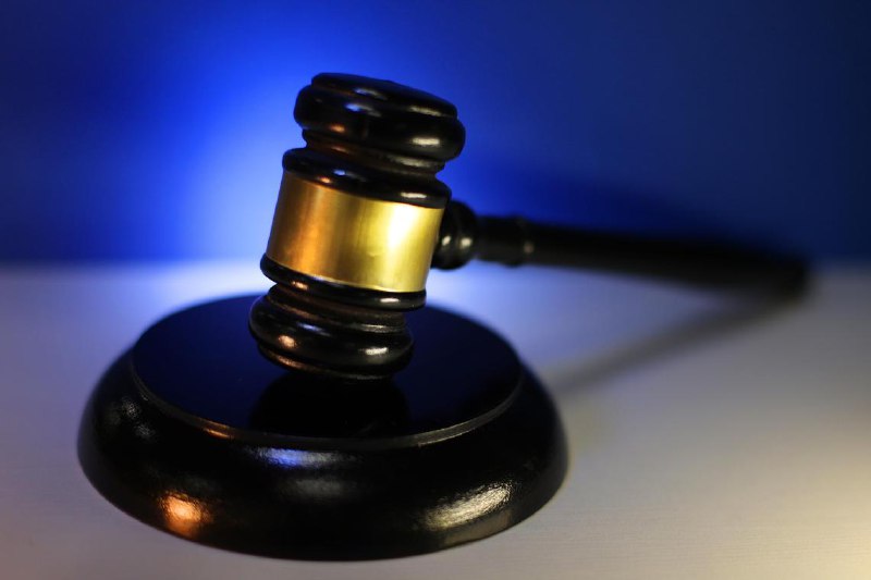 债务缠身 马国兄弟偷灵车遭判刑为偿还高利贷债务，马来西亚一对兄弟从清真寺偷走一辆灵车，最终在柔佛落网，并被判处六个月监禁