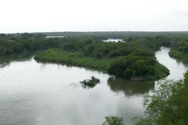 特朗普威胁墨西哥 不立即供水就加征5%关税美国总统特朗普指责墨西哥违反两国的水资源共享条约，损害了得克萨斯州农民灌溉农作物和养殖牲畜的能力，并威胁将向墨西哥产品额外征收5%的关税