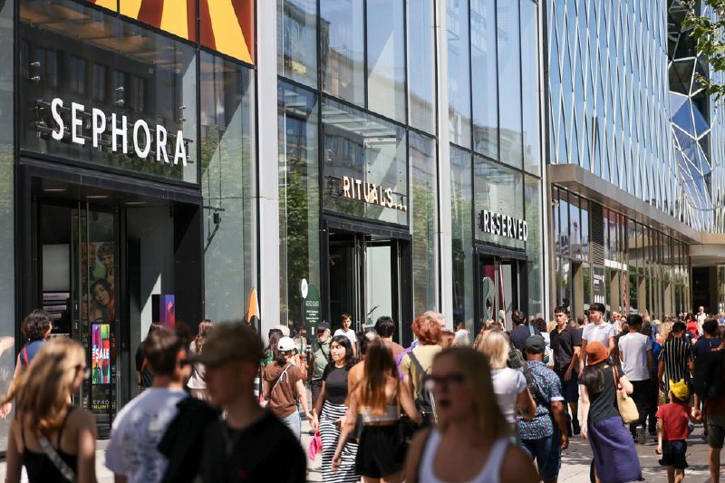 面对关税逆风 欧元区商业活动连续八个月扩张尽管面对关税逆风，欧元区的商业活动连续八个月扩张，在8月份达到15个月以来的最高水平