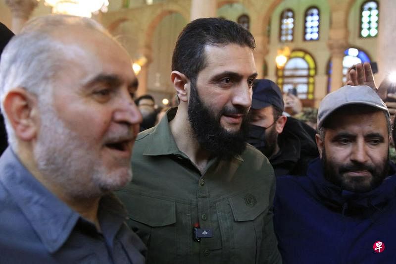 美或取消对叙“沙姆解放组织”的恐怖组织认定美国政府一高级官员向媒体表示，美国政府不排除将叙利亚“沙姆解放组织”从美国认定的恐怖组织名单中移除，以便与其建立更密切的联系