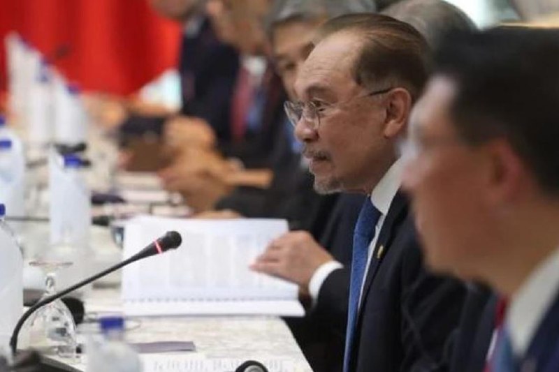 安华用中文说谢谢 称习近平是“马国真正的朋友”马来西亚首相安华星期三（4月16日）与中国国家主席习近平会晤