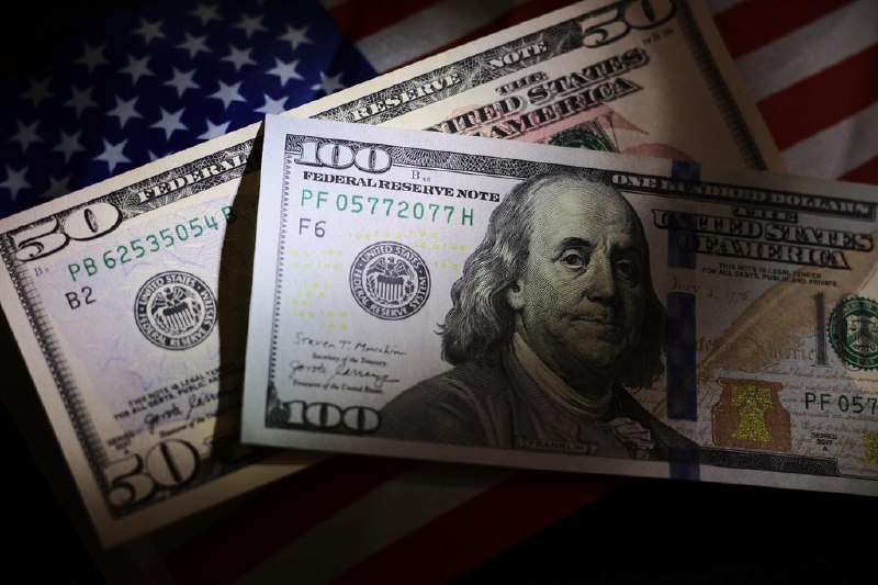 摩根士丹利：美元明年或跌9% 回落至冠病时期低点摩根士丹利（Morgan Stanley）预测，受美国经济增长放缓及降息措施的影响，美元汇率将在2026年中前下跌约9%，回到冠病疫情时期的低点