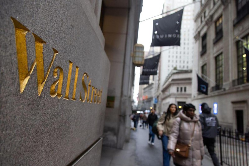 华尔街警告：特朗普关税恐致经济衰退 通胀或重返高位美国华尔街的经济师指出，在特朗普政府宣布对全球主要贸易伙伴征收关税后，美国今年面临经济衰退风险，通货膨胀可能重回疫情期间的水平