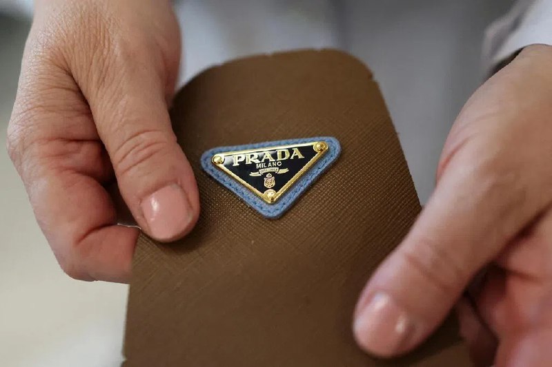 配合调查劳工剥削 意13家时尚品牌须提交供应链资料意大利警方突访13家高端时尚品牌总部，要求它们提交治理和供应链管控文件，以调查分包商涉嫌虐待工人情况