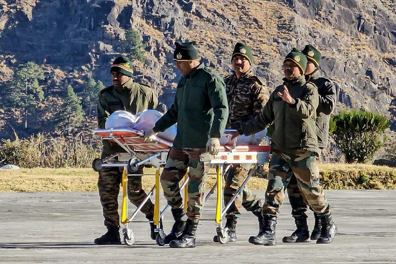 印度喜马拉雅山区雪崩 五人死亡另三人失踪印度喜马拉雅山区发生雪崩，死亡人数上升到五人，仍有三人失踪