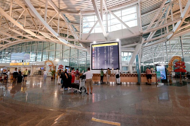 印尼峇厘岛多地遭遇停电 航班进出港未停止印度尼西亚国家电力公司说，峇厘岛多个地区星期五（5月2日）发生停电，他们正在努力恢复受影响地区的电力供应