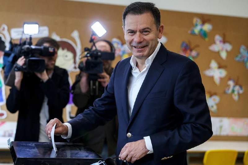 葡萄牙议会选举 民主联盟领先但未过半葡萄牙议会选举，由现任总理蒙特内格罗领导的民主联盟获得最多席位，但未获议会绝对多数所需的116席，无法单独组建政府