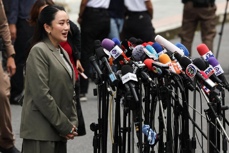 佩通坦：父亲达信和为泰党会继续努力泰国前首相佩通坦在最高法院对她父亲达信的案件做出违法裁决后说，达信和为泰党将会继续努力，并表示达信家族感谢泰王哇集拉隆功把达信在贪污滥权案的刑期从八年减至一年